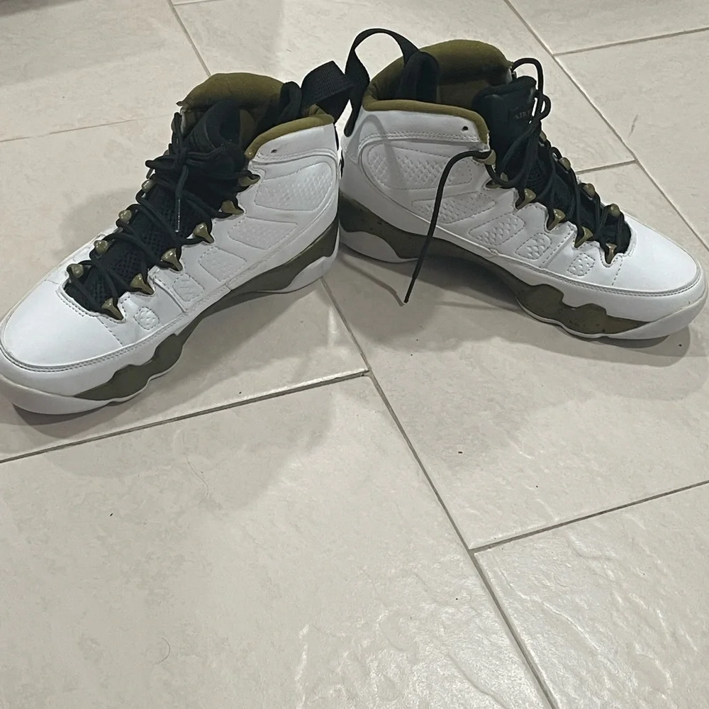 2015 Nike Air Jordan 9 IX Retro Statue 302370-109 Sz 8.5 White Black Green NoBox